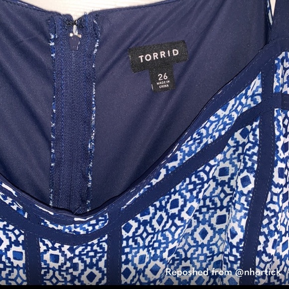 ♥️TORRID Geo Print Blue Maxie Dress - Picture 5 of 8